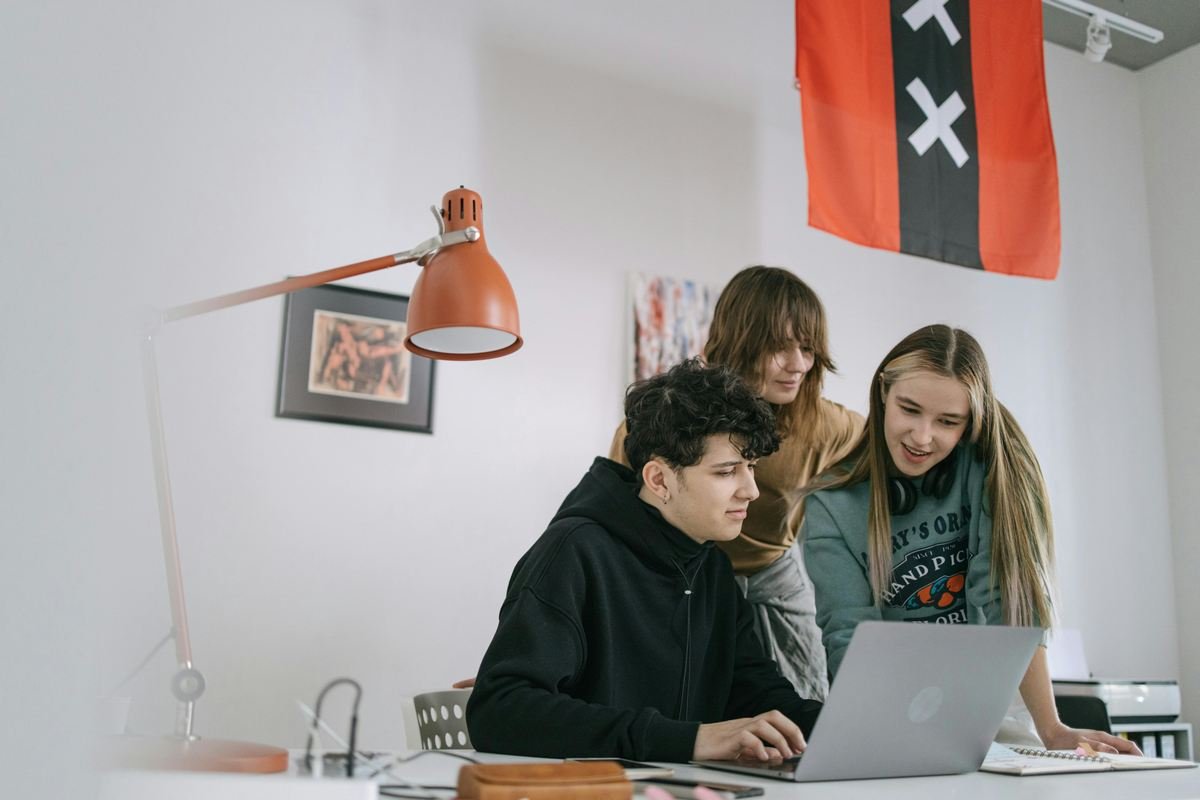 Mercado de trabalho para dev em 2026: oportunidades, salários e tendências